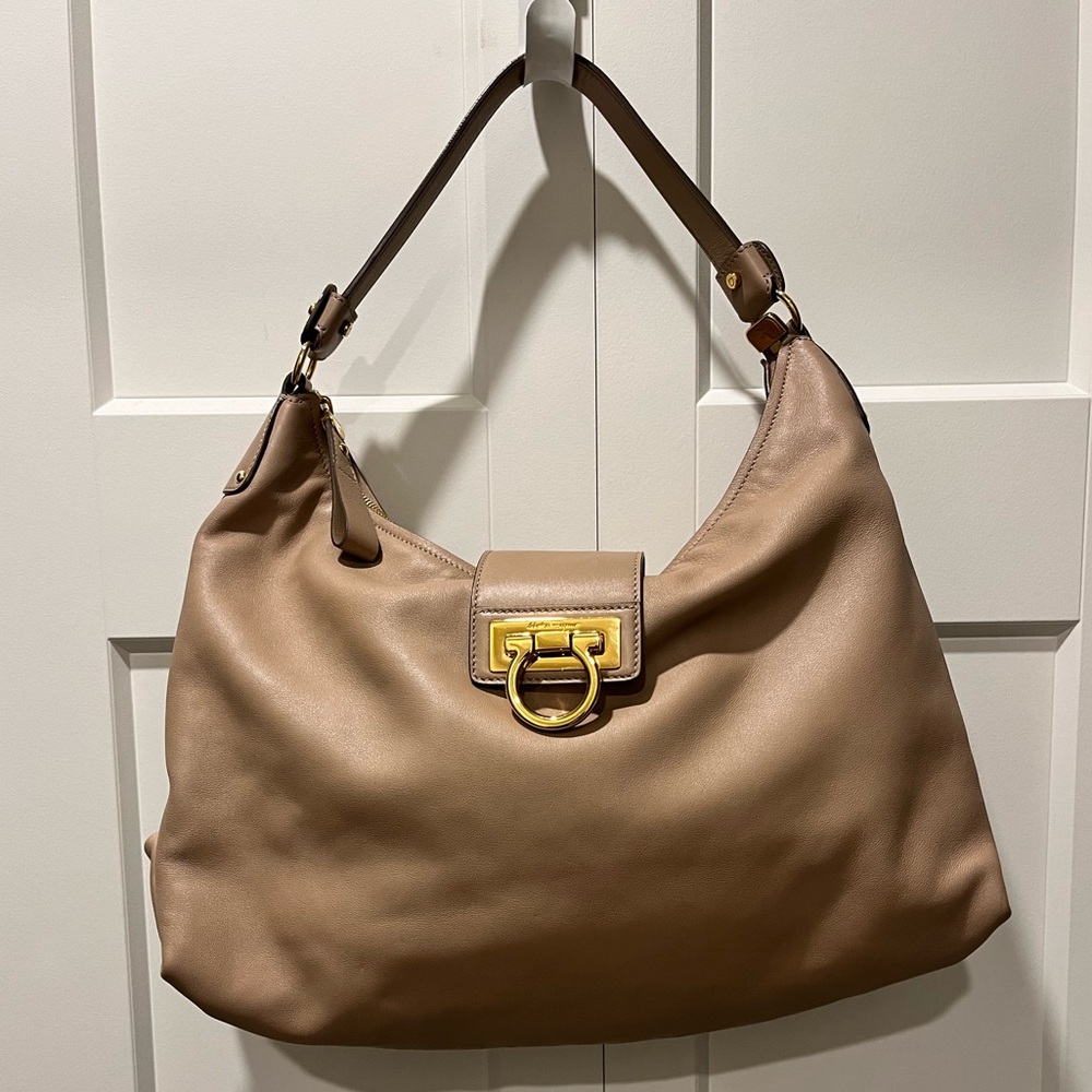 FERRAGAMO ‘FANISA’ AUTHENTIC SOFT GENUINE LEATHER SHOULDER BAG
